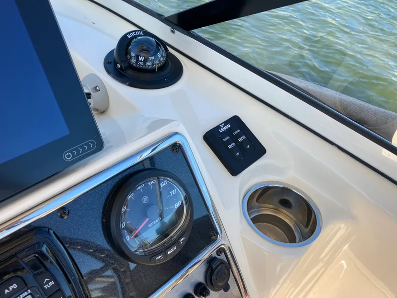 Slide: The Image of Scout 210 DORADO 2019 - 16