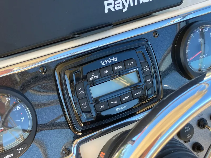 Slide: The Image of Scout 210 DORADO 2019 - 28