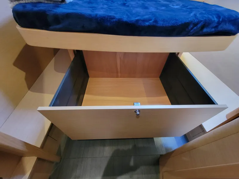 Slide: The Image of Huge under bed storage - 30