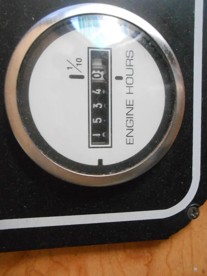Slide: The Image of Engine hours meter on a 2000 Skipperliner Custom Houseboat showing 5340 hours. - 24