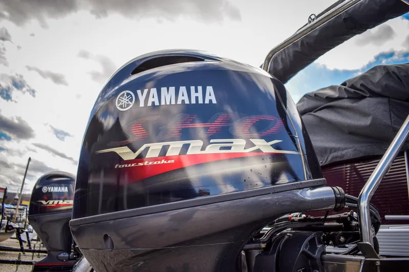 Slide: The Image of Yamaha VMAX outboard motor on a 2023 Bennington 21 SLSP pontoon boat. - 15
