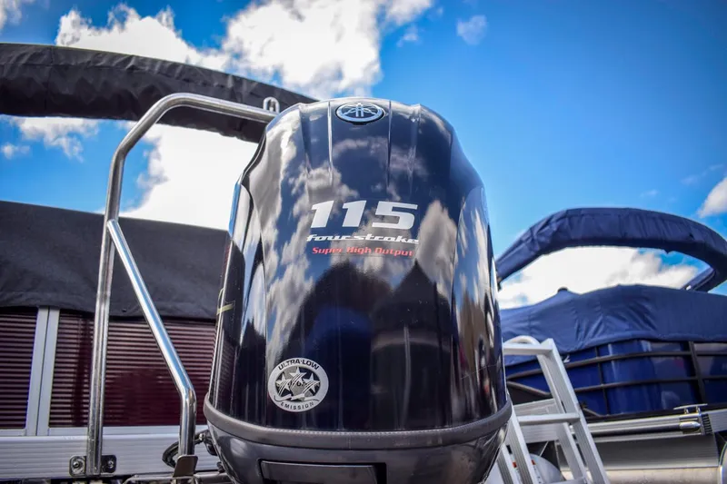 Slide: The Image of 2023 Bennington 21 SLSP pontoon boat with a 115 horsepower Yamaha outboard motor. - 19
