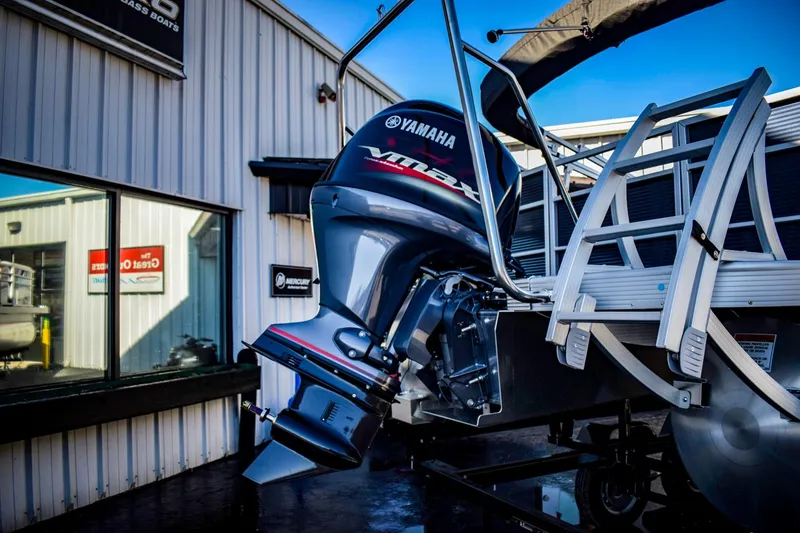 Slide: The Image of 2023 Bennington 22 SXCWSP pontoon boat with Yamaha outboard motor. - 6