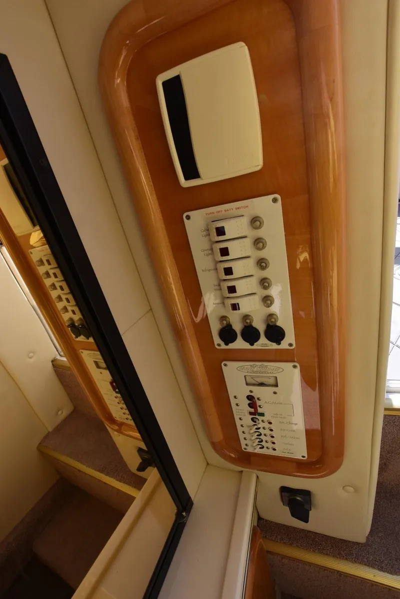 Slide: The Image of Control panel inside 2002 Black Thunder 460 EC boat. - 26