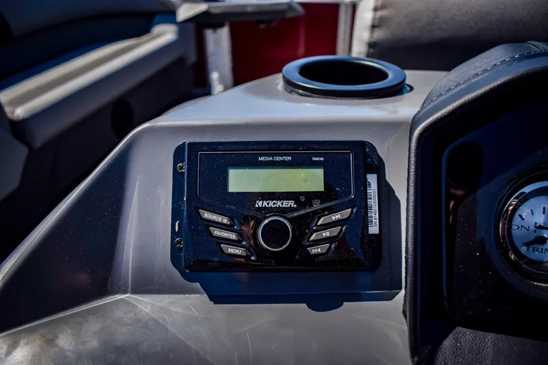 Slide: The Image of Kicker media center on 2024 Bennington 20 SVSBSR boat dashboard. - 12