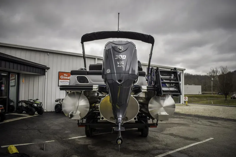 Slide: The Image of 2024 Bennington 23 RSBSR pontoon boat with Yamaha 300 V6 outboard motor. - 3