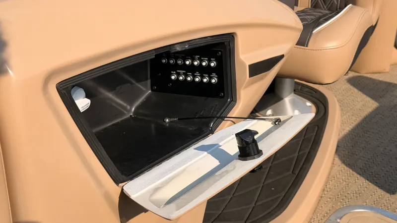 Slide: The Image of Barletta LUSSO 23M 2025 - 28