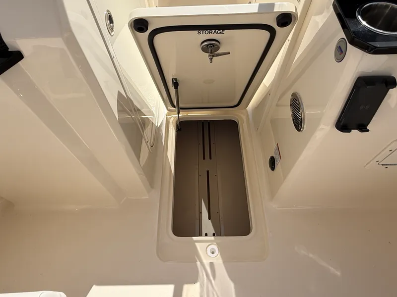 Slide: The Image of Scout 220 Dorado 2027 - 17