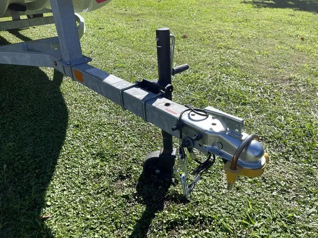 Slide: The Image of Mako MAKO PRO SKIFF 17CC W/75HP 2023 - 17