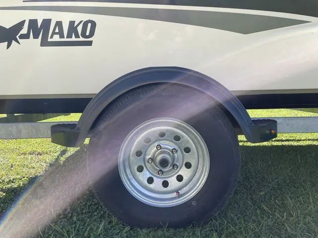 Slide: The Image of Mako MAKO PRO SKIFF 17CC W/75HP 2023 - 18