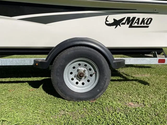 Slide: The Image of Mako MAKO PRO SKIFF 17CC W/75HP 2023 - 19