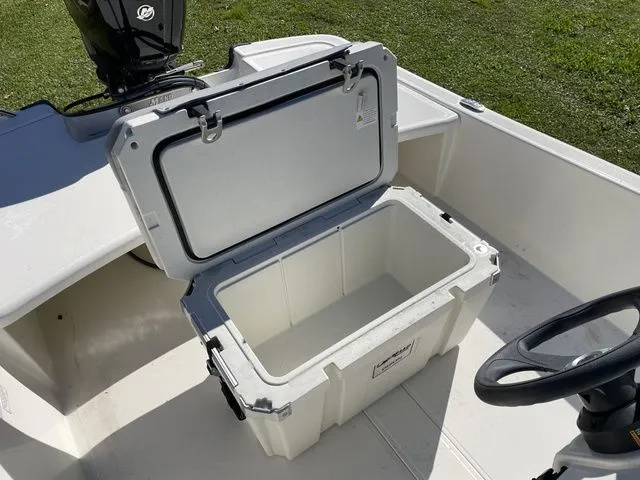 Slide: The Image of Mako MAKO PRO SKIFF 17CC W/75HP 2023 - 27