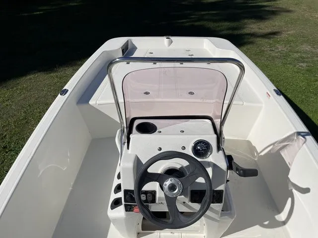 Slide: The Image of Mako MAKO PRO SKIFF 17CC W/75HP 2023 - 28