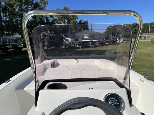 Slide: The Image of Mako MAKO PRO SKIFF 17CC W/75HP 2023 - 32