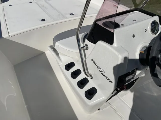 Slide: The Image of Mako MAKO PRO SKIFF 17CC W/75HP 2023 - 37