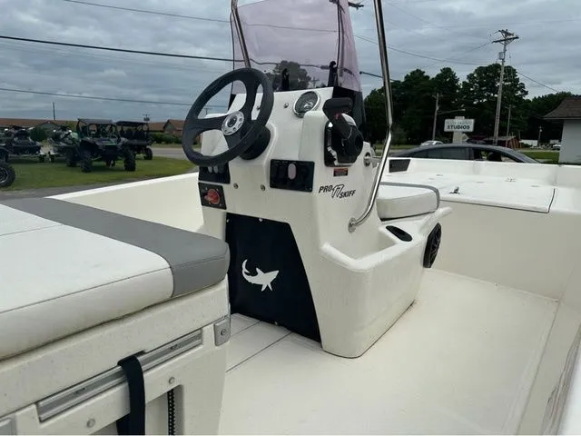Slide: The Image of Mako MAKO PRO SKIFF 17CC W/75HP 2023 - 38