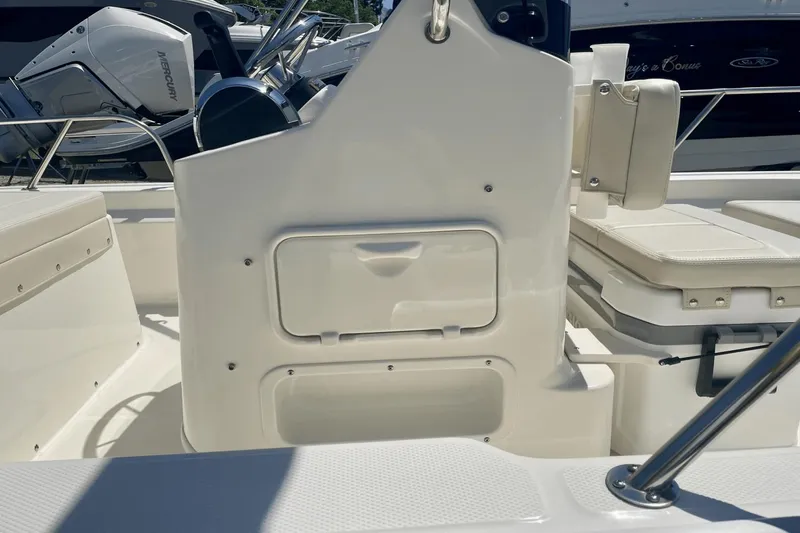 Slide: The Image of Boston Whaler 150 Montauk 2024 - 8