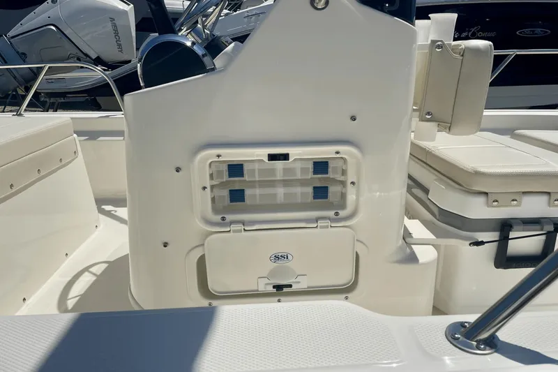 Slide: The Image of Boston Whaler 150 Montauk 2024 - 9