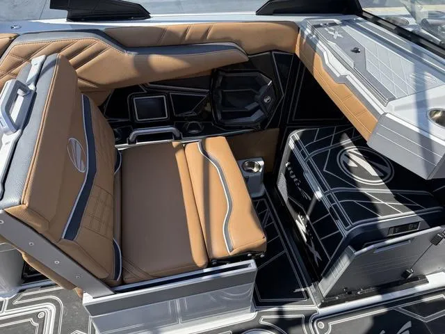 Slide: The Image of Tigé Ultré 23ZX 2024 - 12