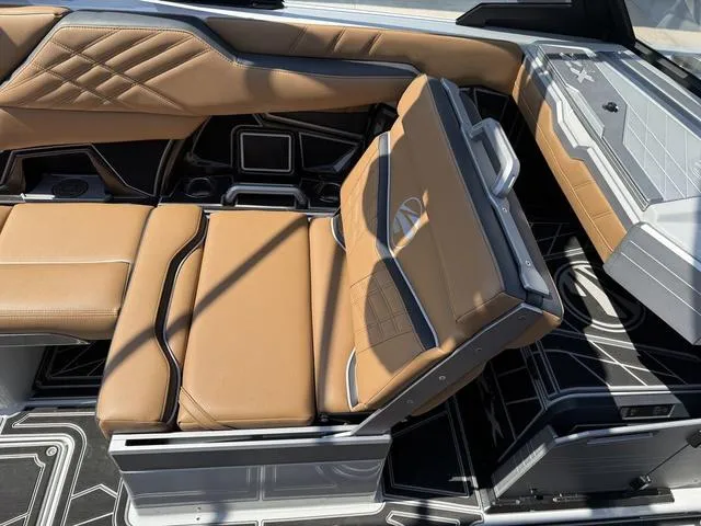 Slide: The Image of Tigé Ultré 23ZX 2024 - 13