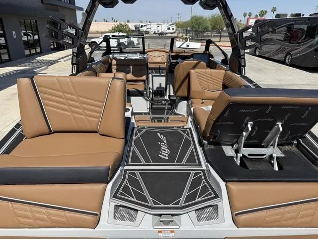 Slide: The Image of Tigé Ultré 23ZX 2024 - 16