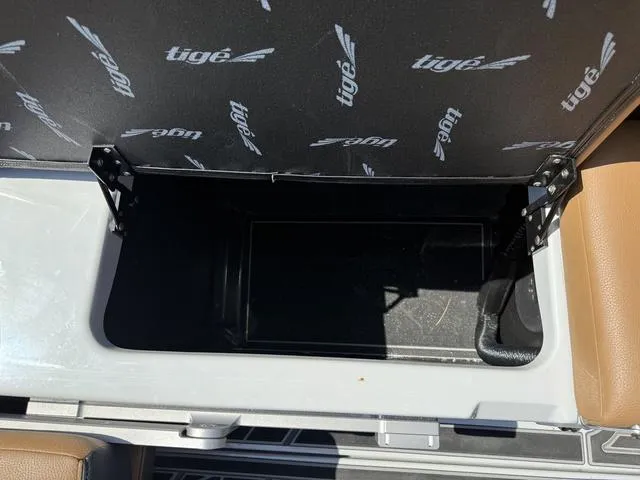 Slide: The Image of Tigé Ultré 23ZX 2024 - 18