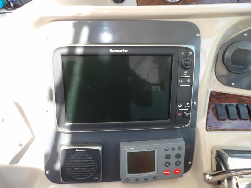 Slide: The Image of Raymarine navigation system on 2003 Sea Ray 390 Motor Yacht. - 21
