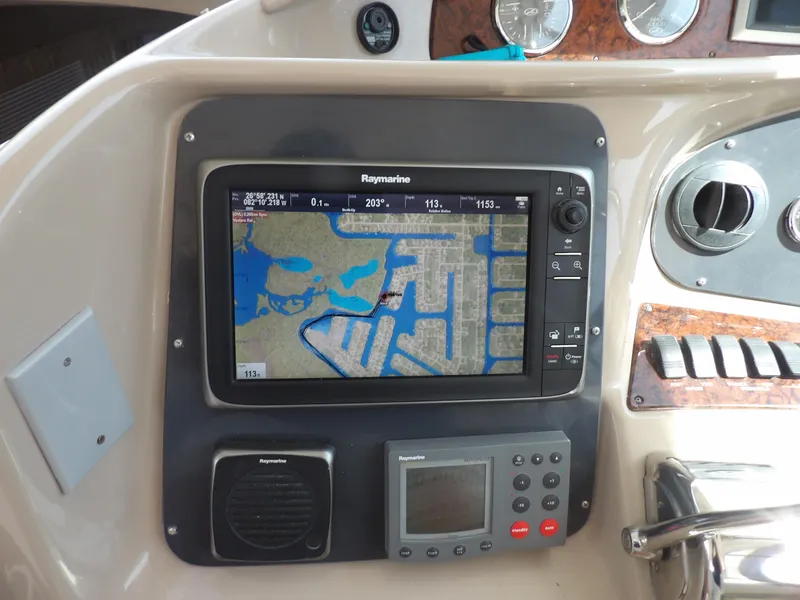 Slide: The Image of Navigation system on 2003 Sea Ray 390 Motor Yacht dashboard. - 33