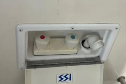 Slide: The Image of Water control panel on a 2000 Rinker 310 Fiesta Vee boat. - 28