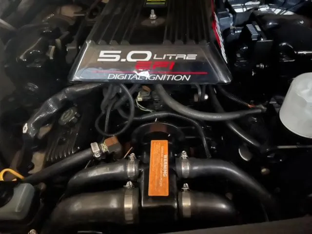 Slide: The Image of Rinker 310 Fiesta Vee 2000 engine, 5.0 litre EFI digital ignition system. - 31