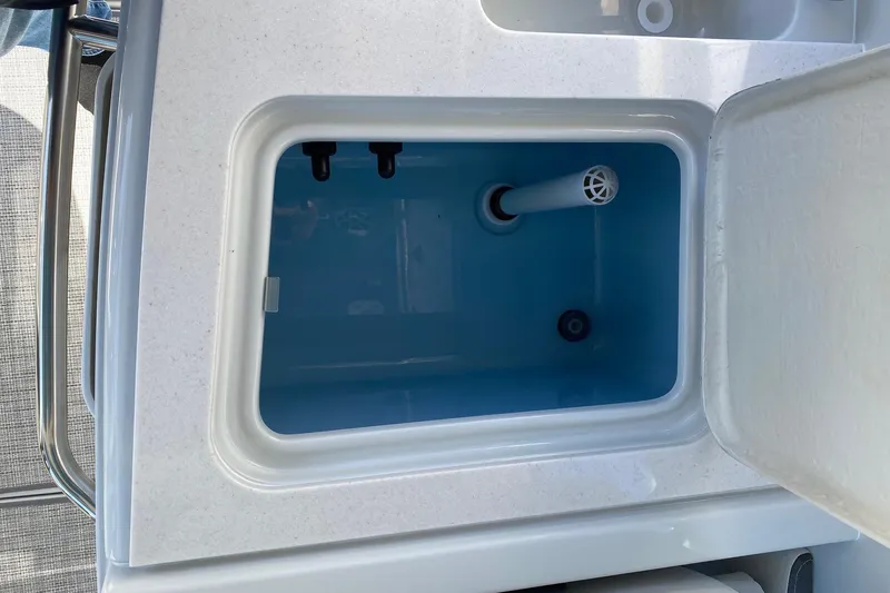 Slide: The Image of 2024 Finseeker 280 DC livewell compartment. - 31