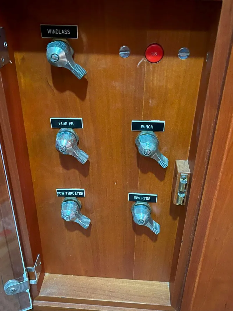 Slide: The Image of Hinckley Sou'wester 59 CC 2001 - 50