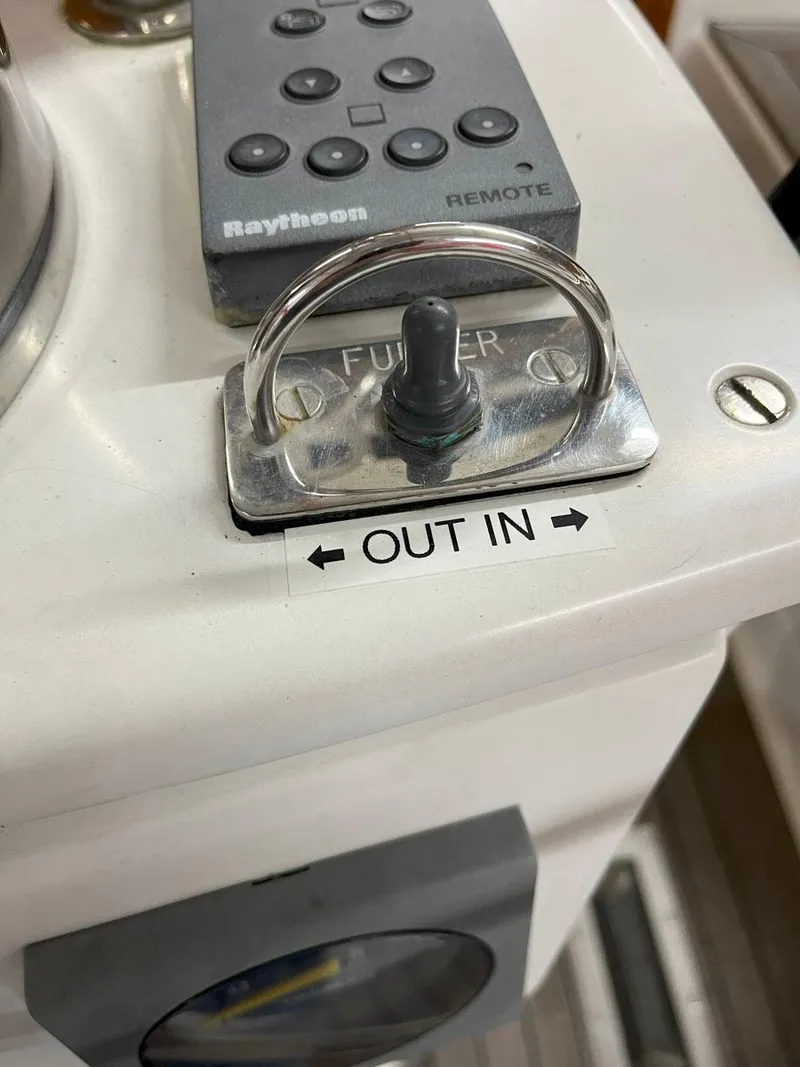 Slide: The Image of Hinckley Sou'wester 59 CC 2001 - 70