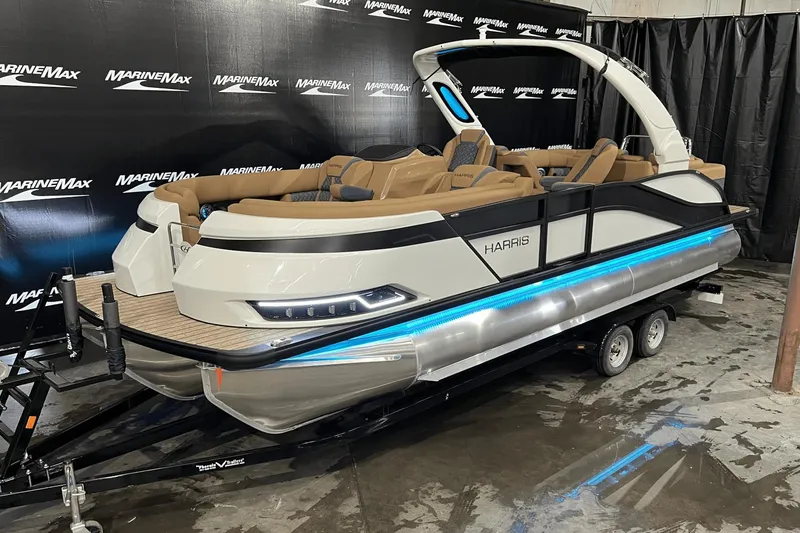 Slide: The Image of Harris Grand Mariner 230 2024 - 0
