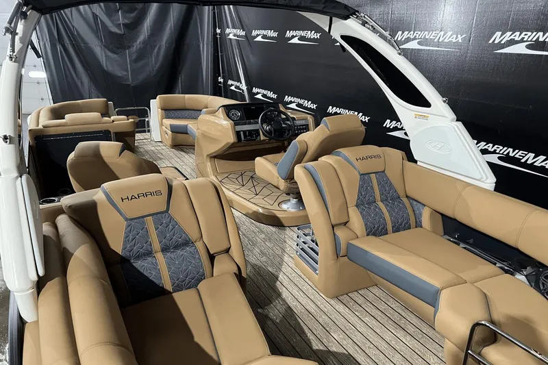 Slide: The Image of Harris Grand Mariner 230 2024 - 5