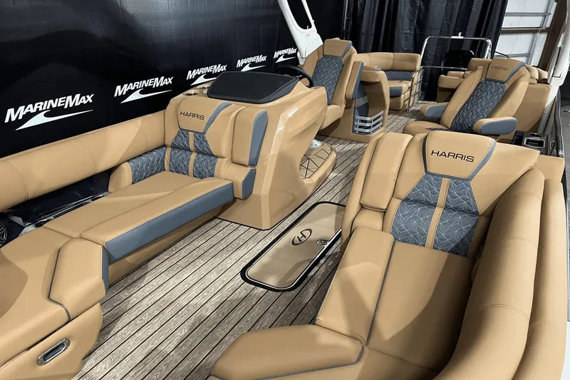 Slide: The Image of Harris Grand Mariner 230 2024 - 9