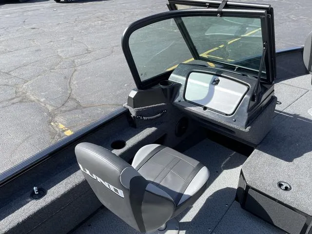 Slide: The Image of Lund 1675 Adventure Sport 2024 - 17