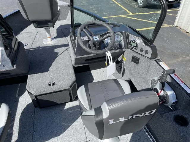 Slide: The Image of Lund 1675 Adventure Sport 2024 - 18