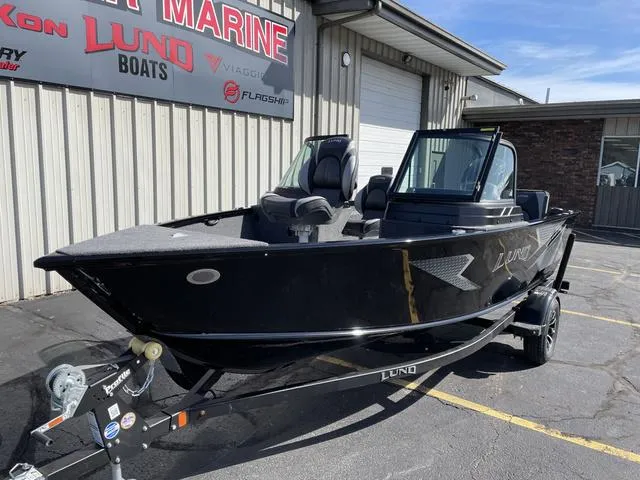 Slide: The Image of Lund 1675 Adventure Sport 2024 - 4