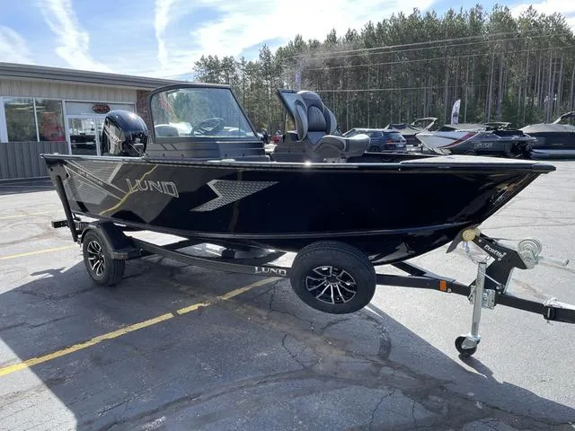 Slide: The Image of Lund 1675 Adventure Sport 2024 - 8