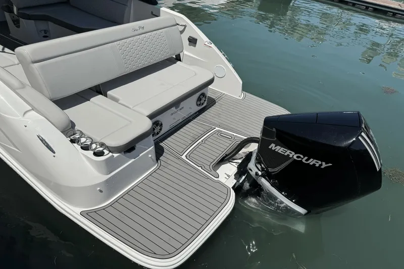 Slide: The Image of Sea Ray 250 SDX Outboard 2024 - 8