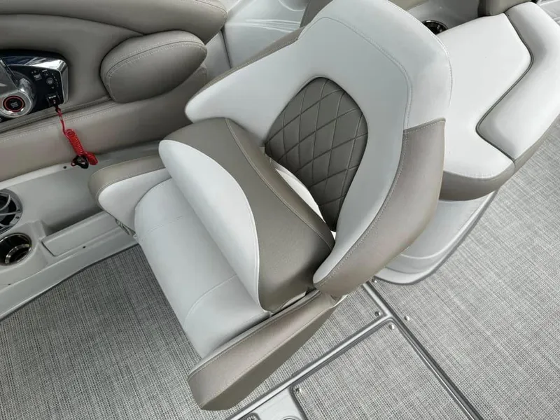 Slide: The Image of Crownline Boats 290 SS 2024 - 12