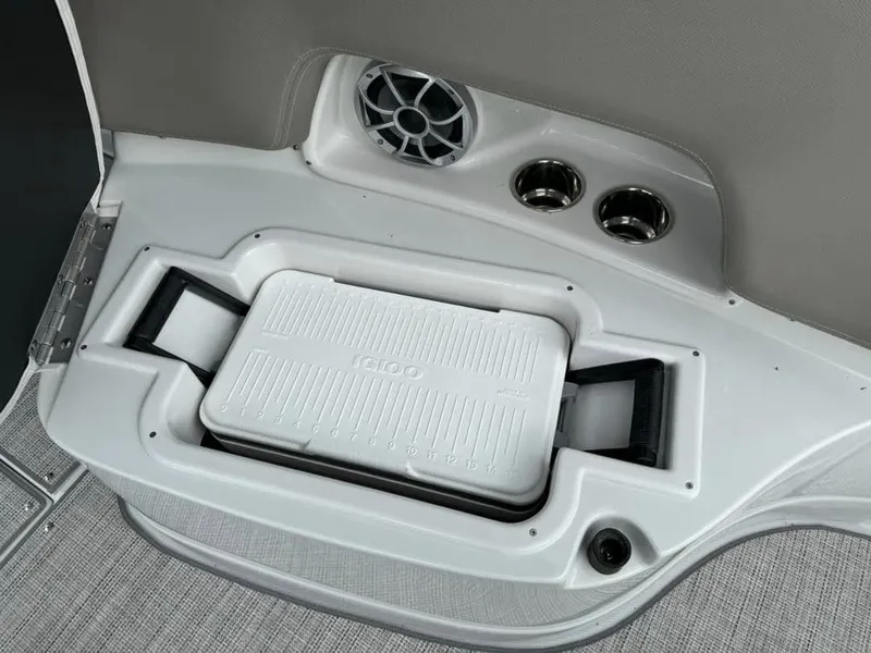 Slide: The Image of Crownline Boats 290 SS 2024 - 6