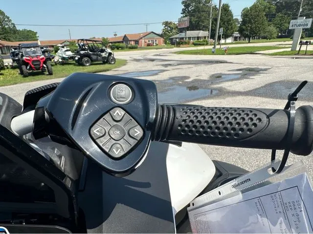 Slide: The Image of Sea-Doo RXP-X 325 W/AUDIO 2024 - 6