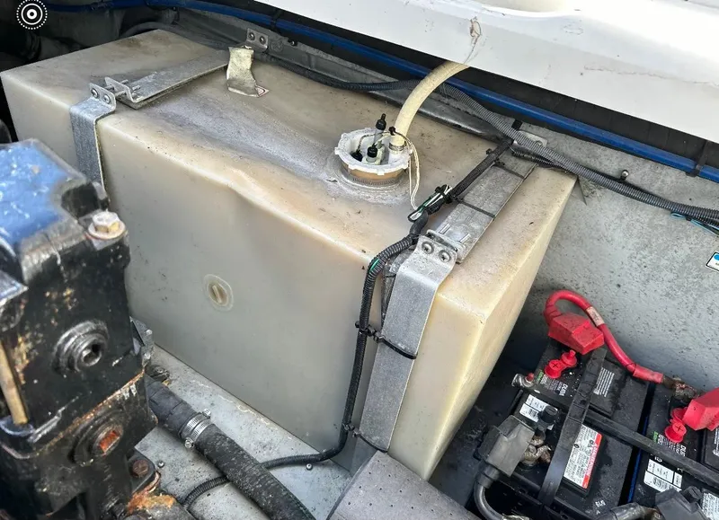 Slide: The Image of Sea Ray Sundancer 370 1997 - 70