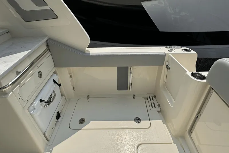 Slide: The Image of Scout 277 Dorado 2025 - 10