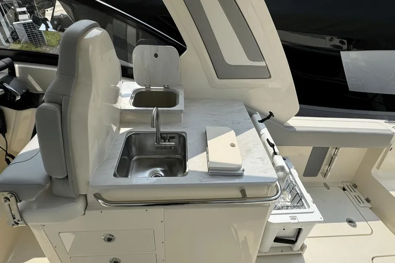 Slide: The Image of Scout 277 Dorado 2025 - 14