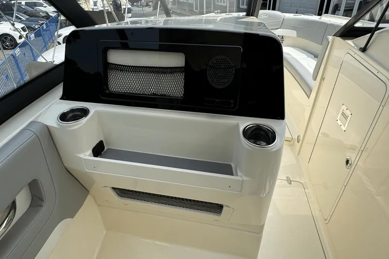Slide: The Image of Scout 277 Dorado 2025 - 26