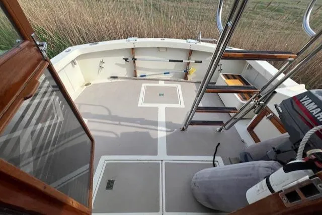 Slide: The Image of 1989 Blue Seas Flybridge Cruiser deck with ladder and Yamaha engine. - 32