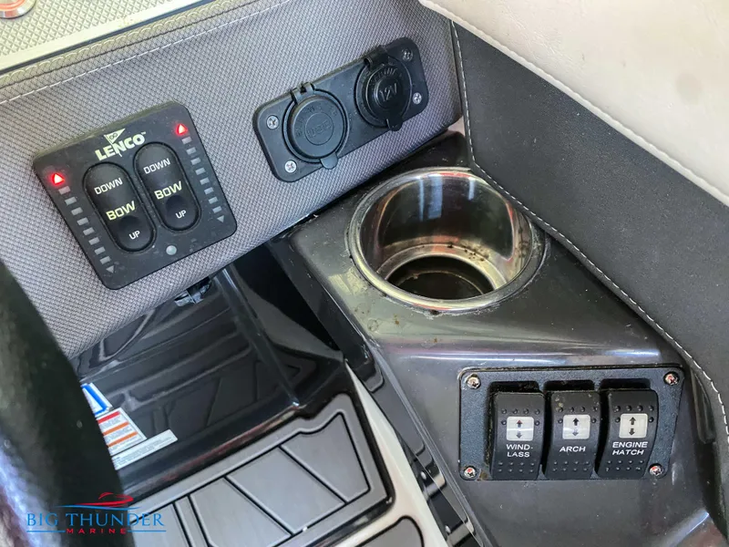 Slide: The Image of Control panel and cup holder in 2021 Monterey 278SS boat cockpit. - 35